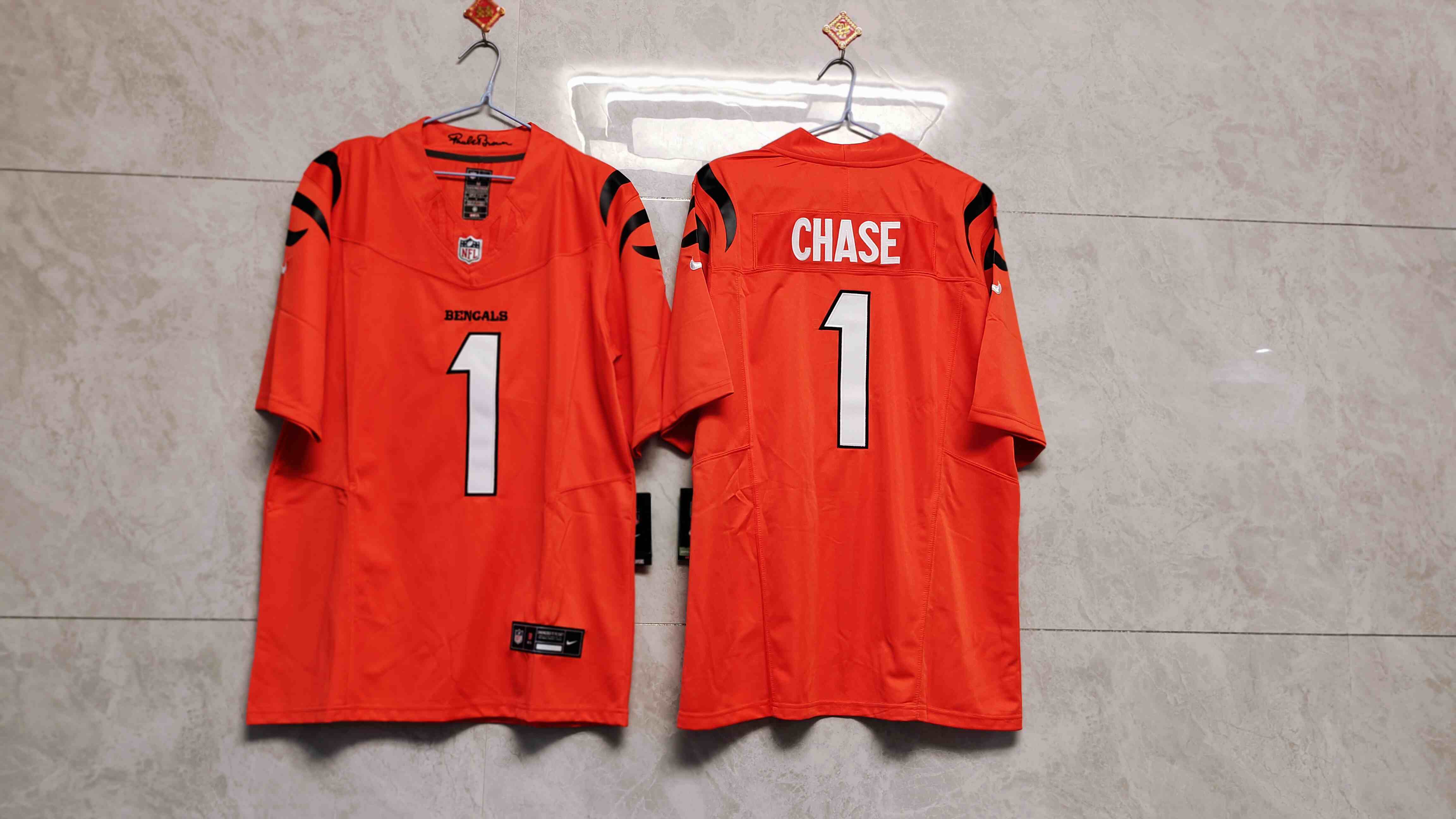Men's Cincinnati Bengals #1 Ja'Marr Chase Orange 2023 F.U.S.E. Vapor Untouchable Limited Stitched Jersey