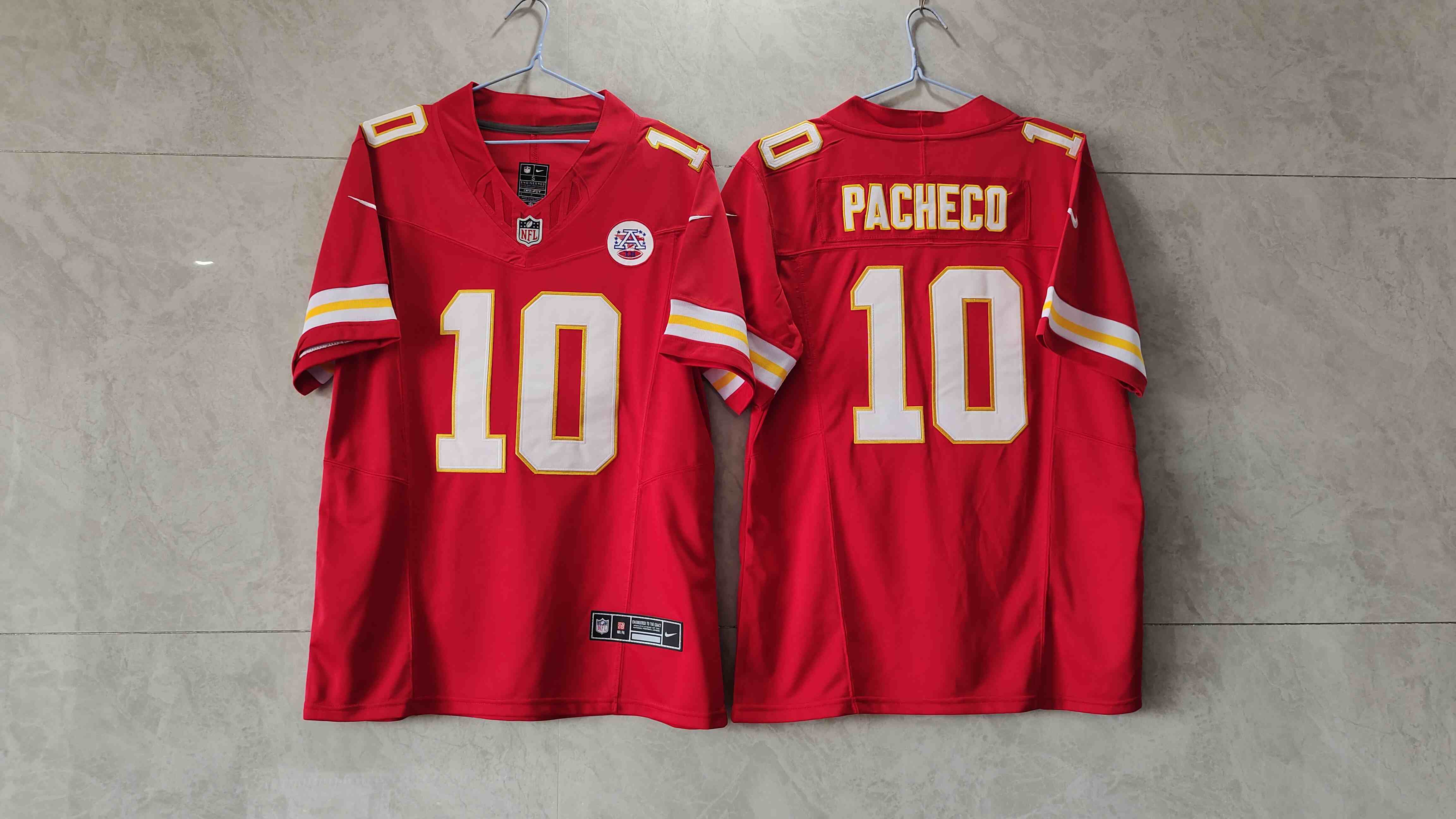 Men’s Kansas City Chiefs #10 Isiah Pacheco Red 2023 F.U.S.E. Vapor Untouchable Limited Stitched Jersey