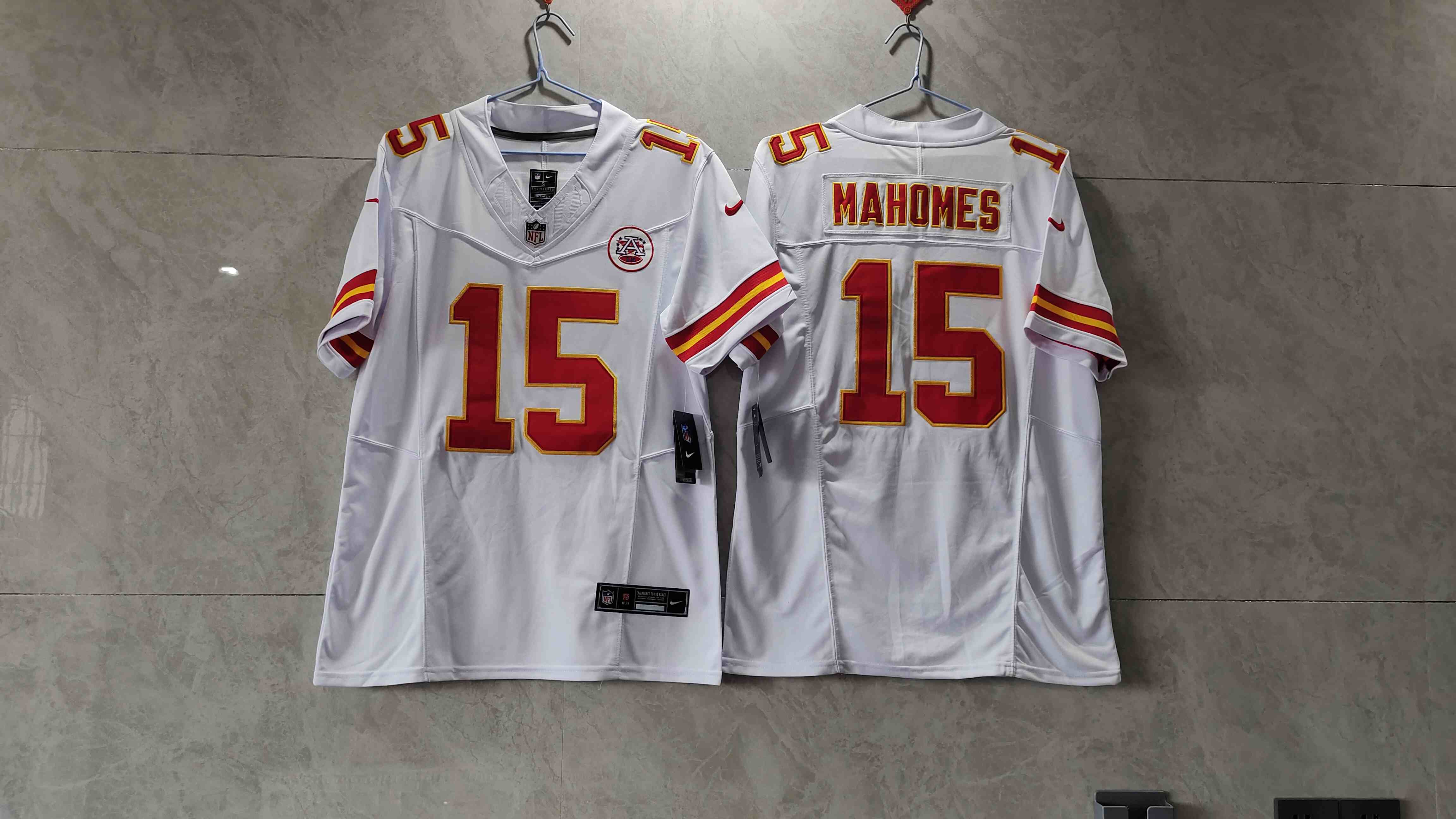 Men’s Kansas City Chiefs #15 Patrick Mahomes White 2023 F.U.S.E. Vapor Untouchable Limited Stitched Jersey