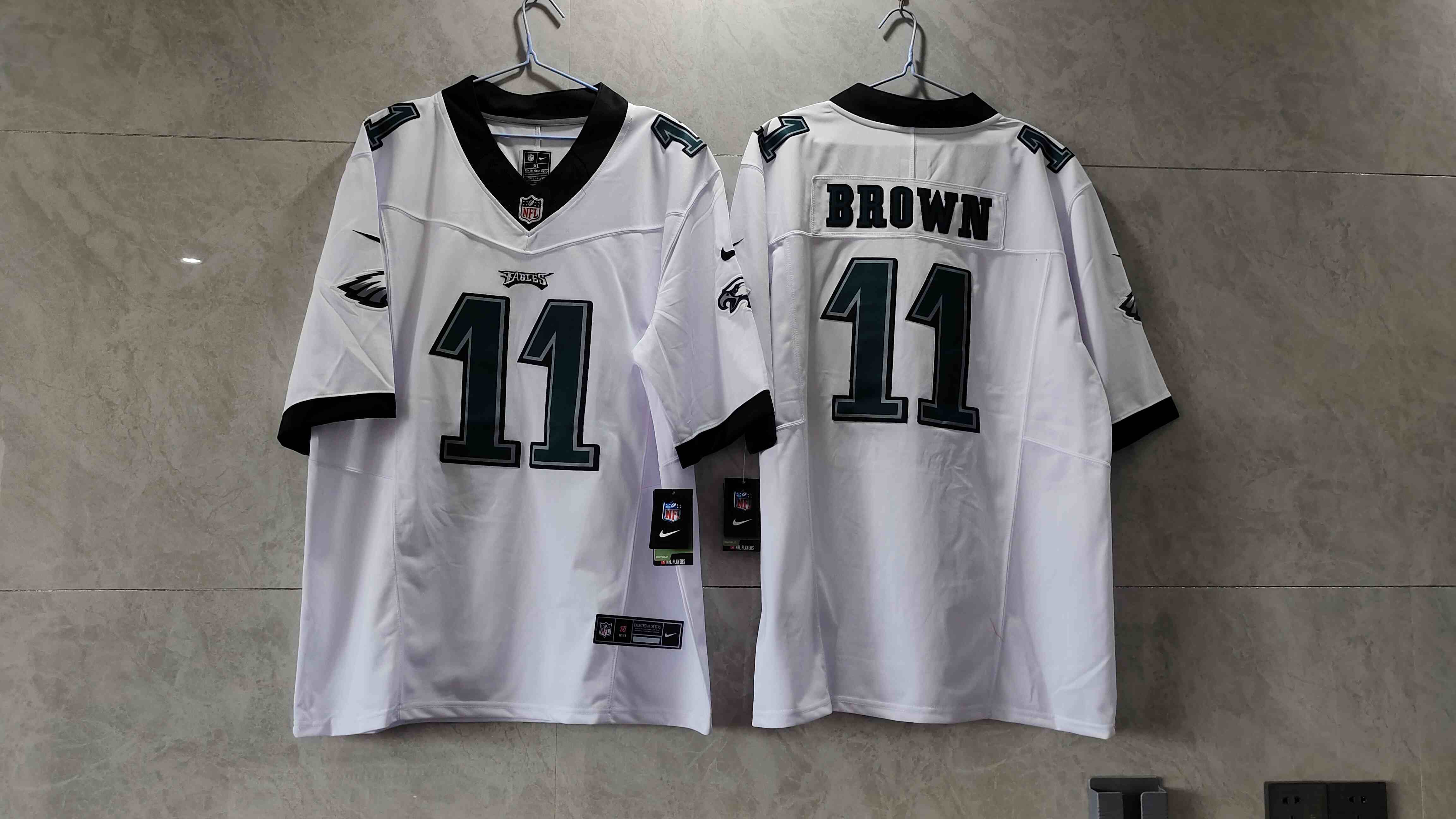 Men's Philadelphia Eagles #11 A. J. Brown White 2023 F.U.S.E. Vapor Untouchable Stitched Football Jersey