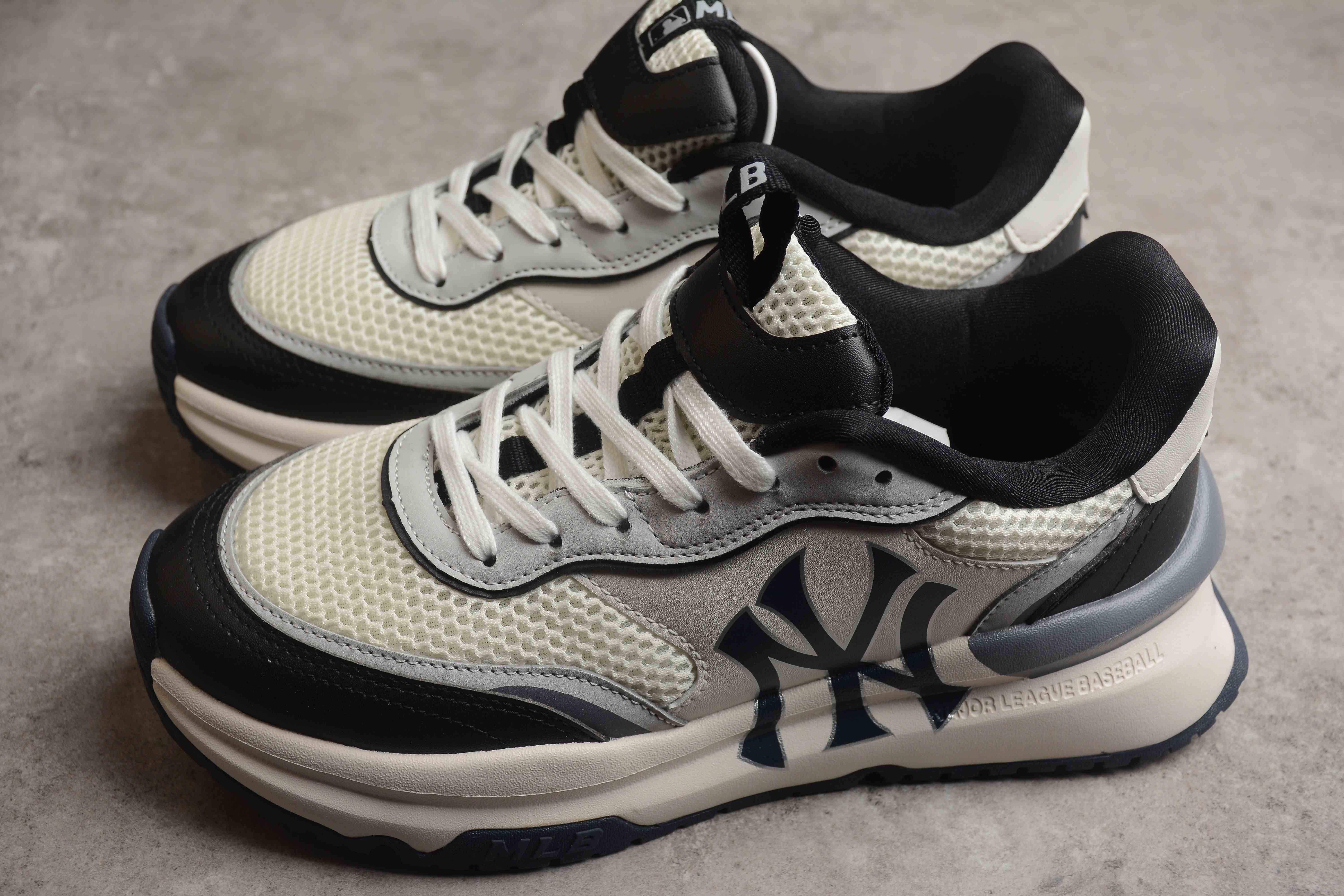 New York Yankees x MLB Chunky Runner Liner SHOES