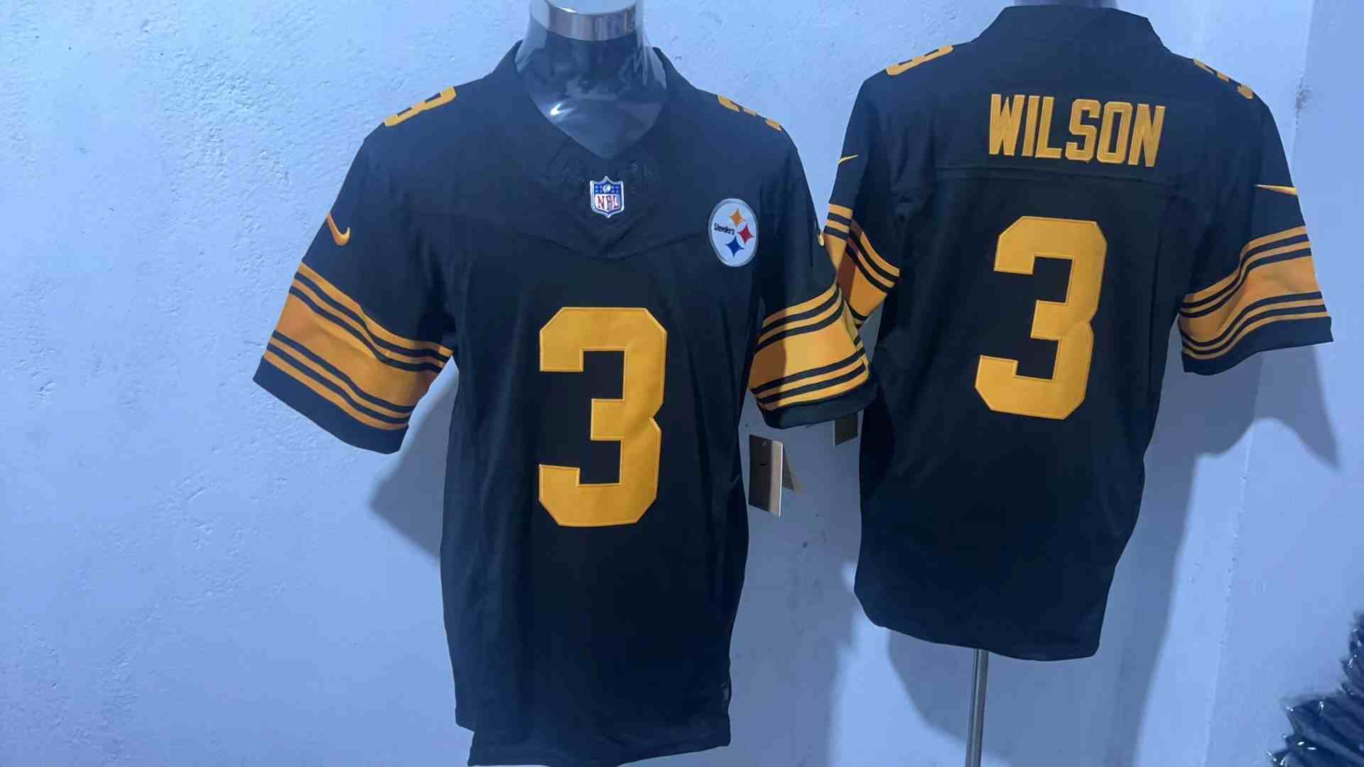 Men's Pittsburgh Steelers #3 Russell Wilson Black 2024 F.U.S.E.Color Rush Limited Stitched Jersey