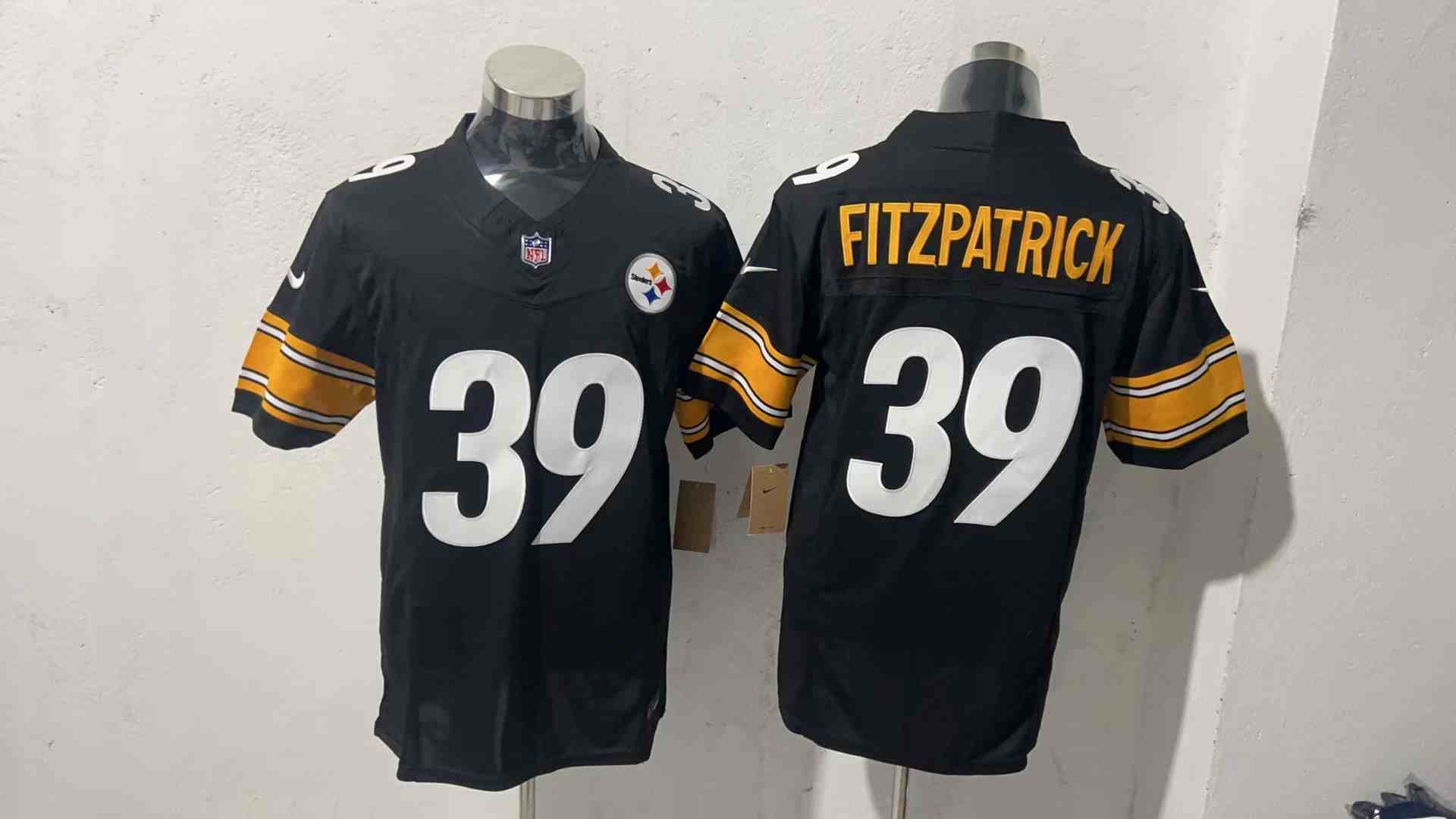 Men's Pittsburgh Steelers #39 Black Vapor Untouchable Limited Stitched Jersey