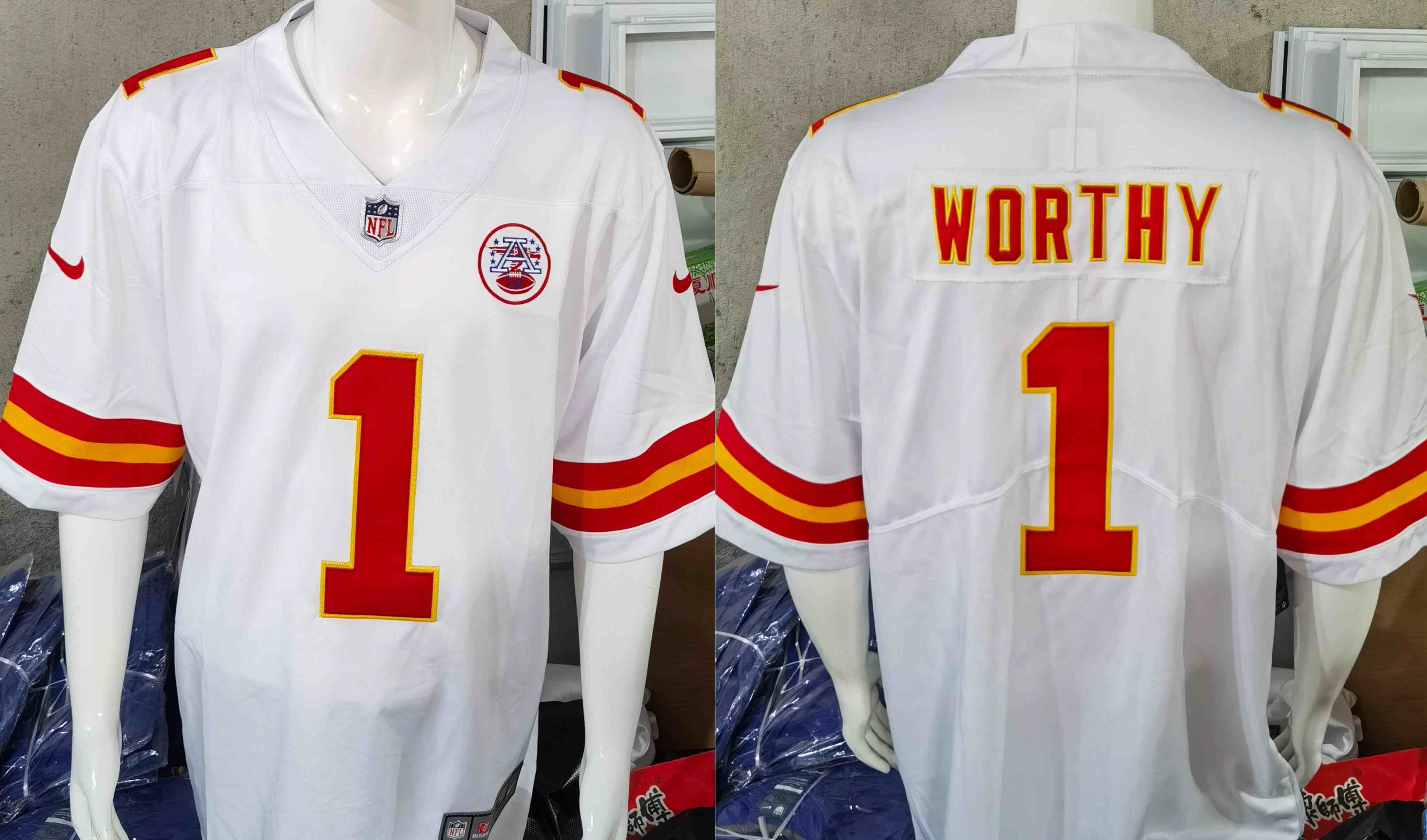 Men's  Kansas City Chiefs #1 Xavier Worthy White Vapor Untouchable Limited Stitched Jersey