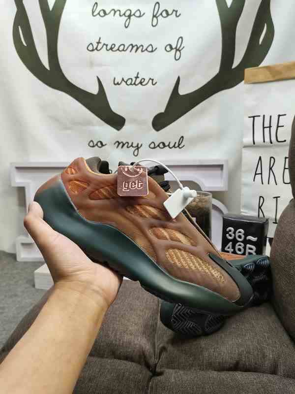 DS-374D Genuine Adidas Yeezy Boost 700 V3 Coconut 700 3rd Generation Popcorn Running Shoes Brown