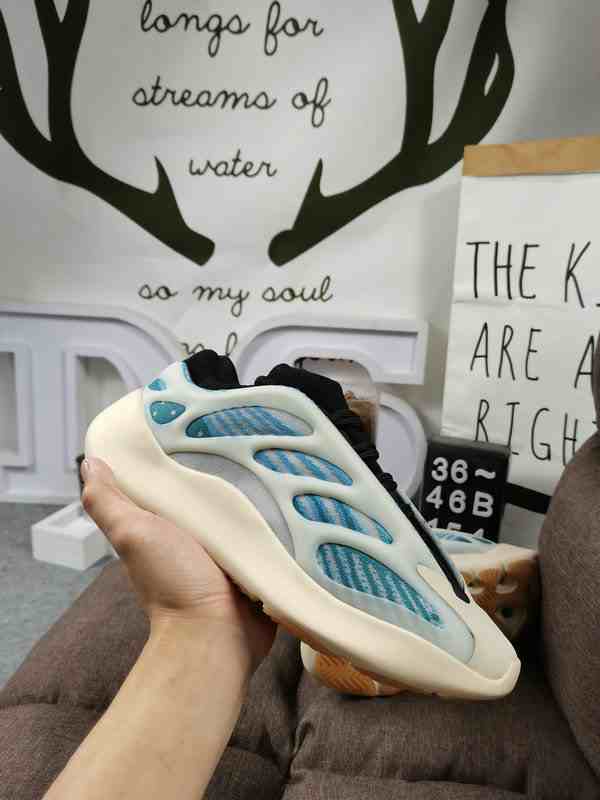 DS-374D Genuine Adidas Yeezy Boost 700 V3 Coconut 700 3rd Generation Popcorn Running Shoes