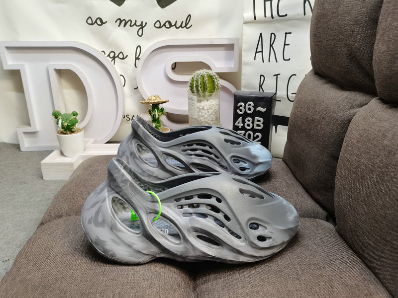 80DS-531DAdidas Yeezy Slide Coconut minimalist Cheye Outdoor Beach Hole Sandals 1