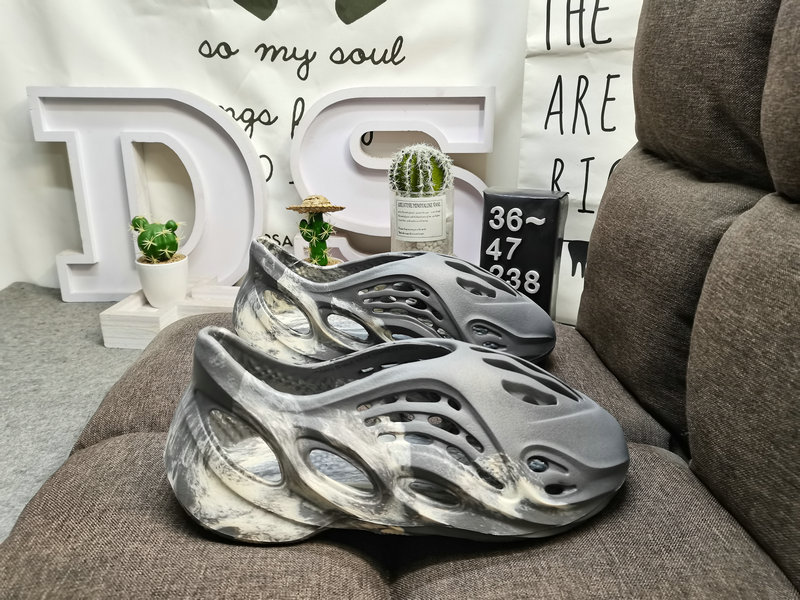 65DS-238DAdidas Adidas Yeezy Slide Coconut Minimalist Cut Grandpa Outdoor Beach Hole Sandals  3