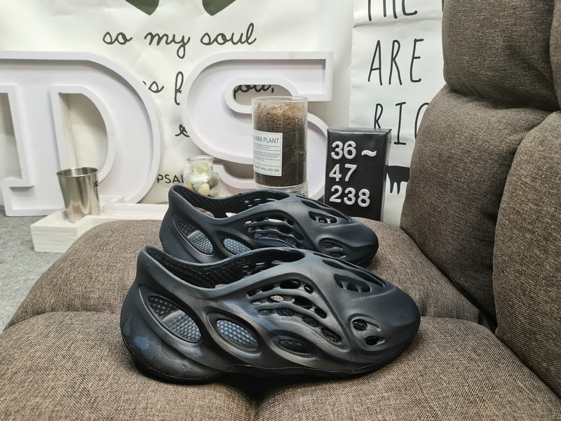 65DS-238DAdidas Adidas Yeezy Slide Coconut Minimalist Cut Grandpa Outdoor Beach Hole Sandals  Black