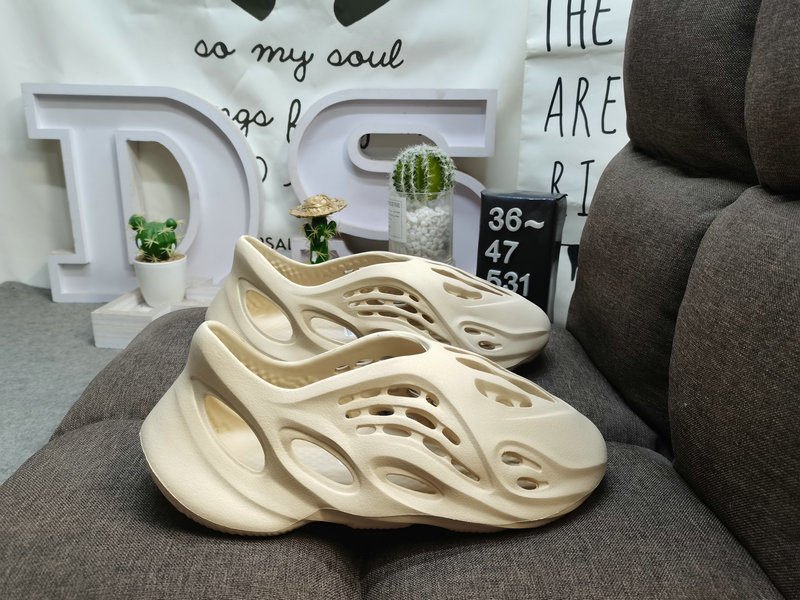 50DS-531DAdidas Yeezy Slide Coconut minimalist Cheye Outdoor Beach Hole Sandals  2