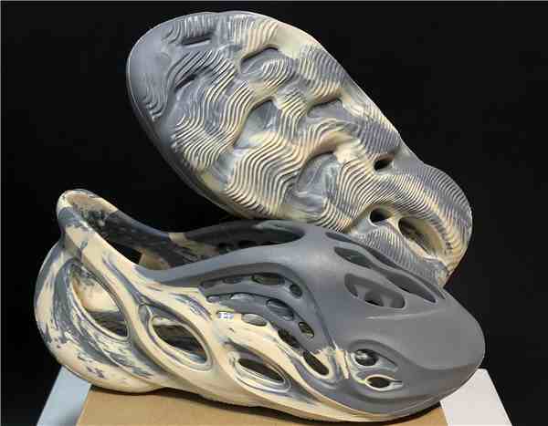 Men's Yeezy Foam Runner MXT Moon Grey  us5.5-us13 crocs