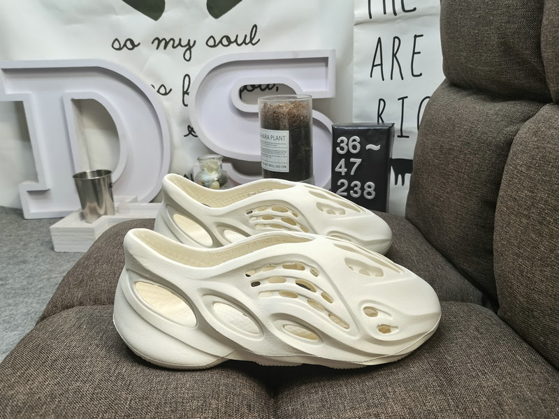 65DS-238DAdidas Adidas Yeezy Slide Coconut Minimalist Cut Grandpa Outdoor Beach Hole Sandals White