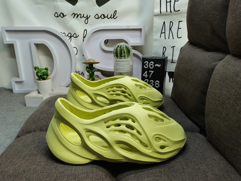 65DS-238DAdidas Adidas Yeezy Slide Coconut Minimalist Cut Grandpa Outdoor Beach Hole Sandals  Green