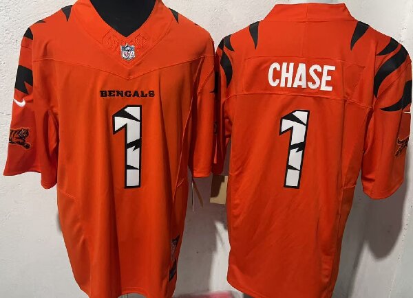 Men's Cincinnati Bengals #1 Ja'Marr Chase Orange Limited F.U.S.E. Special Vapor Untouchable Limited Stitched Football Jersey